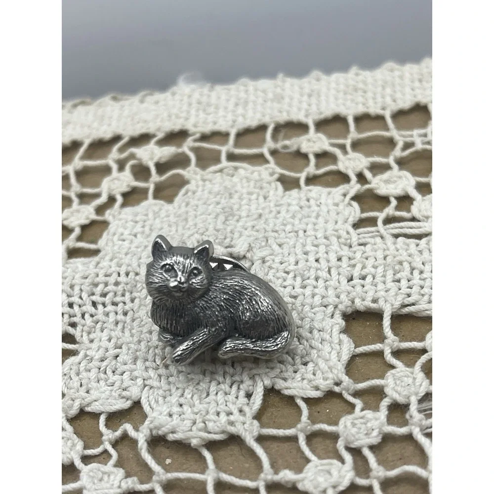 Vintage RARE silver tone Cat pin Collectible Silver Metal HTF Kitten Beautiful